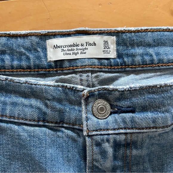 Abercrombie Ultra High Rise Ankle Straight Jean 35(20) Short - Picture 3 of 5